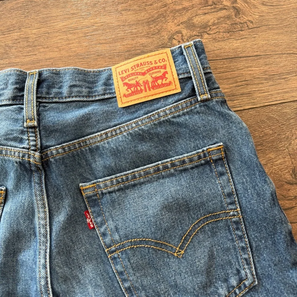 Levi's Straight Leg Women's Jeans in Blue Denim - Picture 9 of 10